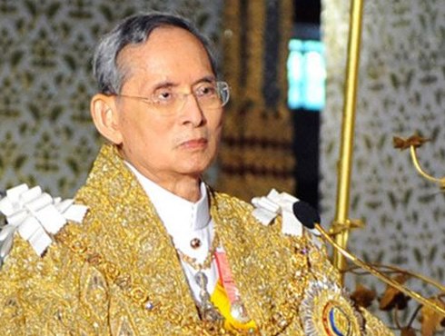 Bhumibol Adulyadej, Thaiföld királya. Szinte istenként tisztelik.