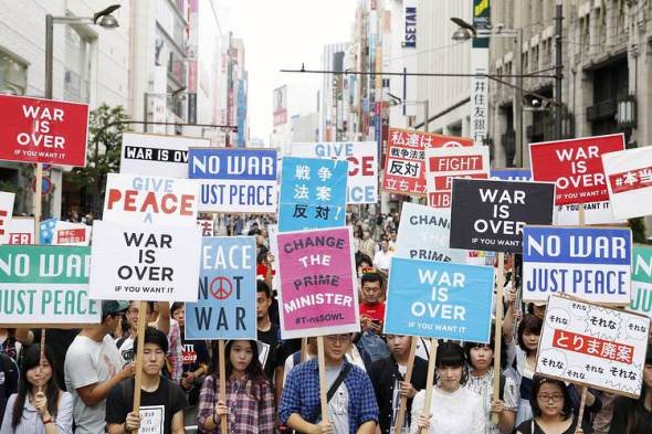 Japánban nem mindenki akart akart változást. Sokan még mindig inkább a pacifizmust választják. 