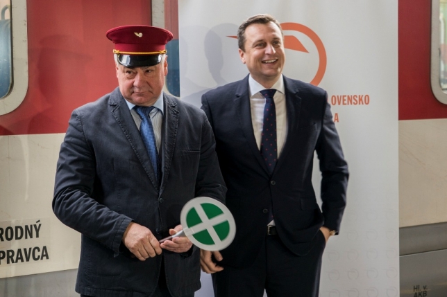 Az InterCity-k újraindulásakor Érsek Árpád (Most-Híd) közlekedésügyi miniszter és Andrej Danko (SNS) házelnök, forrás: zzsk.sk