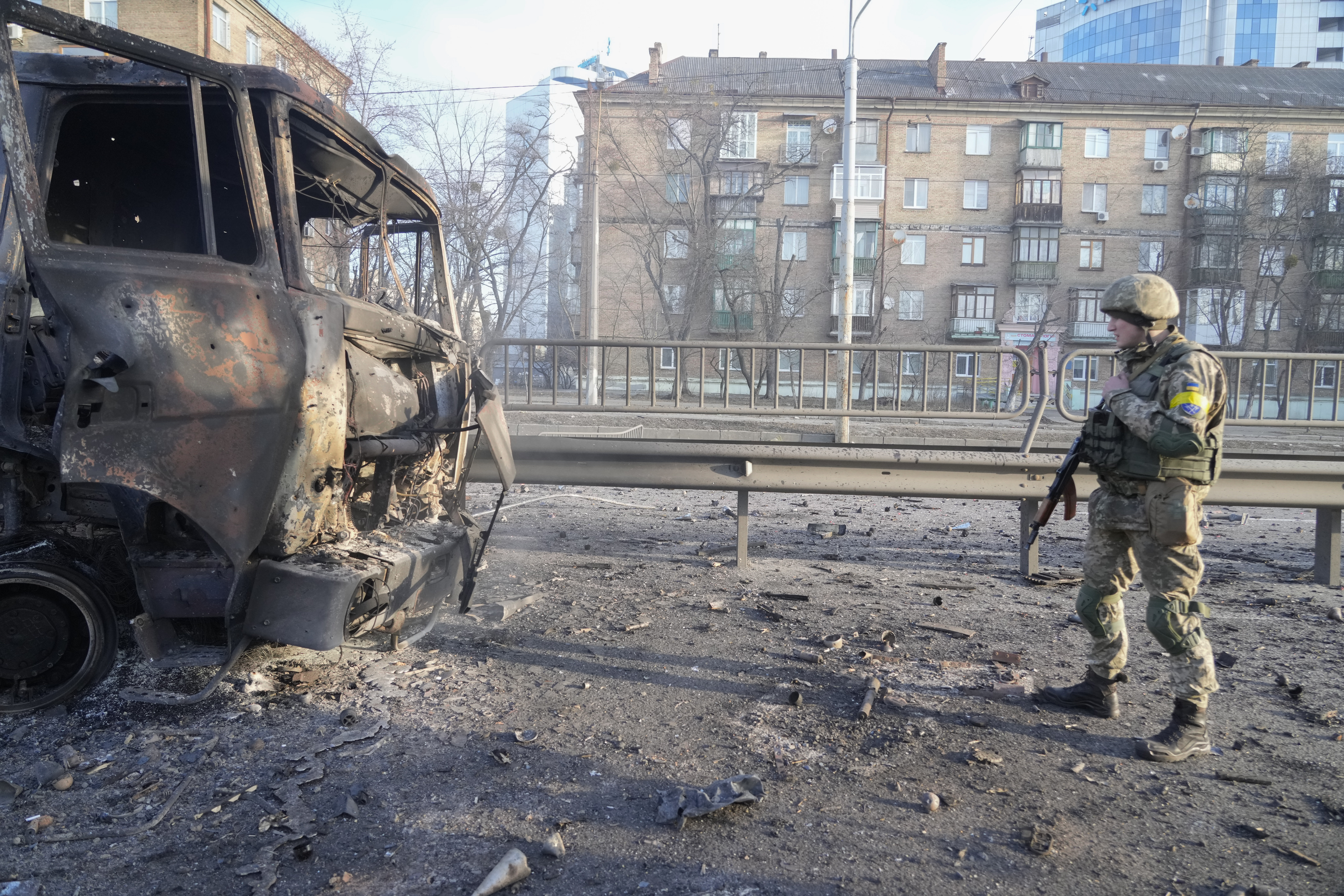 Ukrán háború: Kijev még állja az ostromot, Mariupolnál uniós állampolgárok vesztek oda (Febr. 27. reggeli összefoglaló)