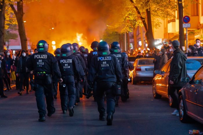 Nyelvi érzékenyítést kaptak a berlini rendőrök – a „bevándorló” szó használata diszkriminatív lett